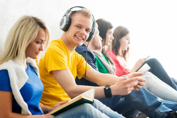 Group of students on a break — Stock Photo, Image