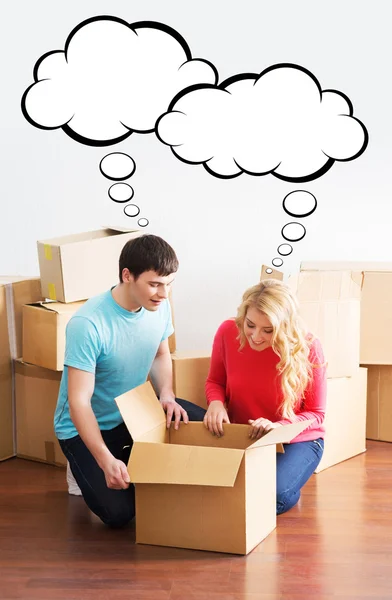 Young couple moving in a new home — Stock Photo, Image