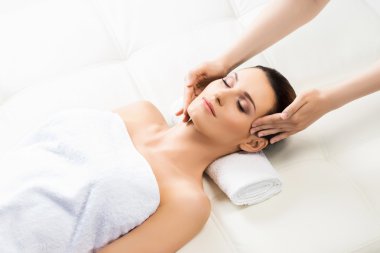 kadın mindere döşeme