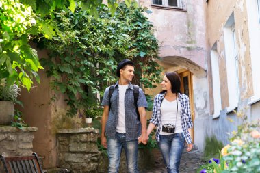 eski bir şehir keşfetmek turist olmak Çift