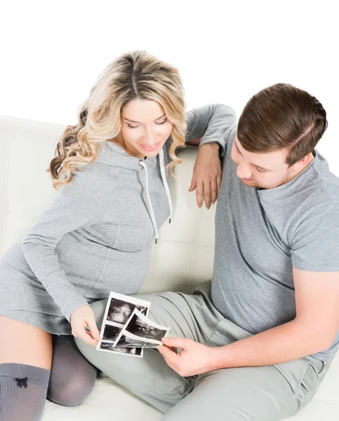Family watching ultrasound scans — Stock Photo, Image