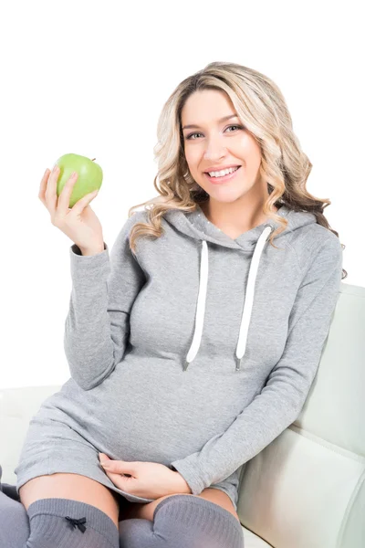 一个苹果的孕妇 — 图库照片