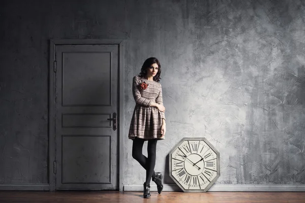 Woman posing in ancient interior — Stock Photo, Image