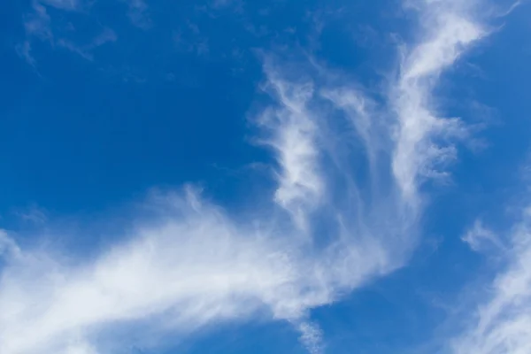 Nube blanca con cielo azul Imagen de stock