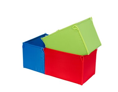 Renkli kutuları yığılmış