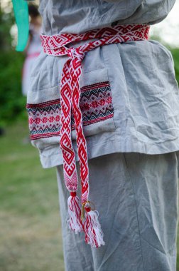 Ulusal giysiler üzerine Rus ulusal çizimi