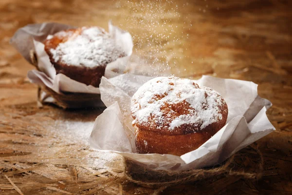 Muffins em pó com açúcar em pó — Fotografia de Stock