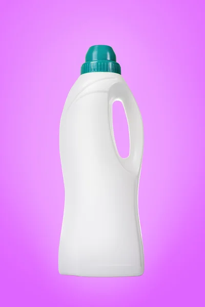 Μαλακτικό στο λευκό πλαστικό μπουκάλι που απομονώνεται — Φωτογραφία Αρχείου