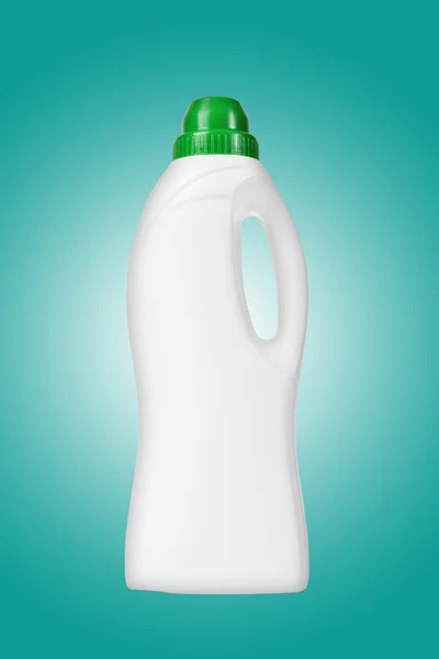 Μαλακτικό στο λευκό πλαστικό μπουκάλι που απομονώνεται — Φωτογραφία Αρχείου