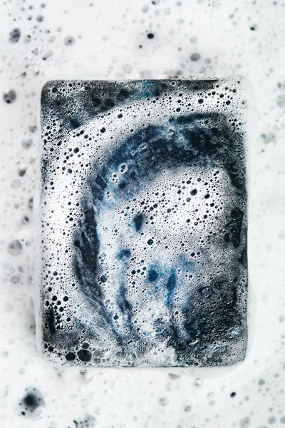 Närbild av svart kol soap bar — Stockfoto