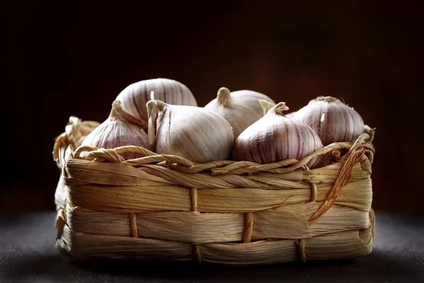 Close-up of basket with garlic — Stock Photo, Image