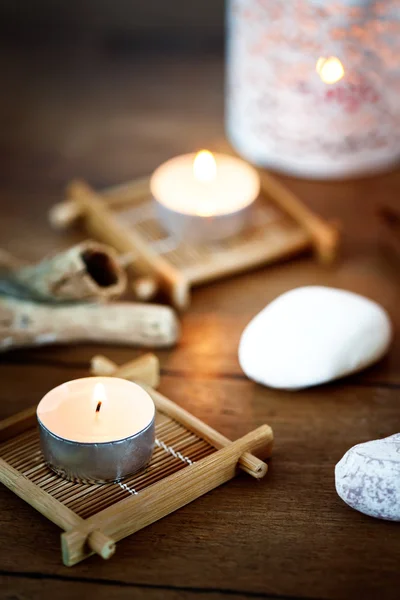 Fundo de spa com velas e produtos de tratamento — Fotografia de Stock