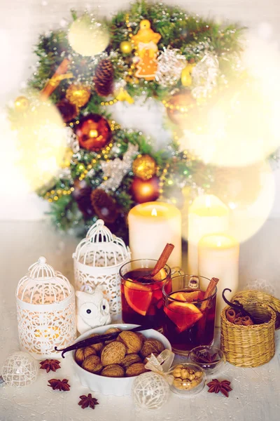 Decoraciones navideñas con ambiente festivo — Foto de Stock