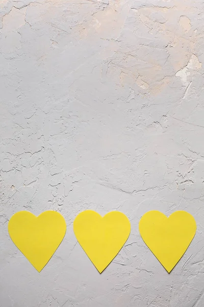 Valentinstag Minimalistische Grußkarte Ultimativem Grau Und Leuchtenden Gelben Farben Des — Stockfoto