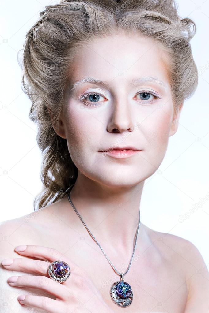 Belle fille avec maquillage Noël glamour \u2014 Photo