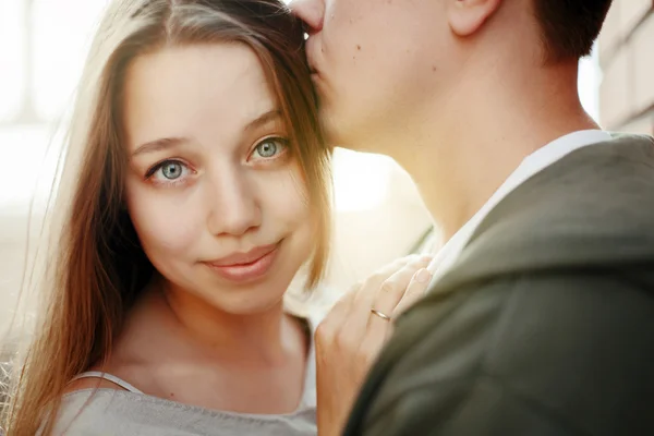 Young beautiful couple hugging on the street — Stock Photo, Image
