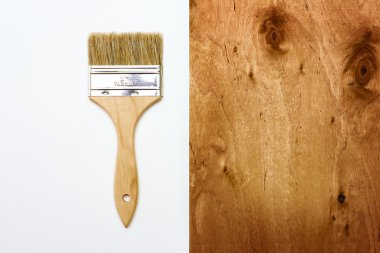 Beyaz ahşap dokulu fırça yenileme