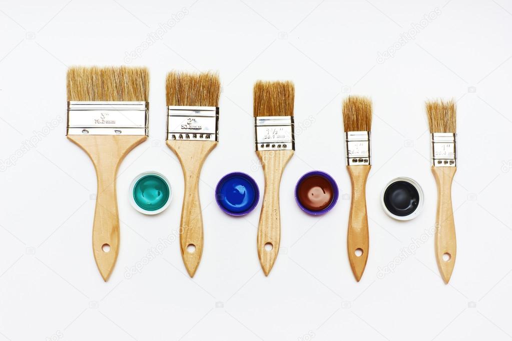 Set of five new renovation brushes