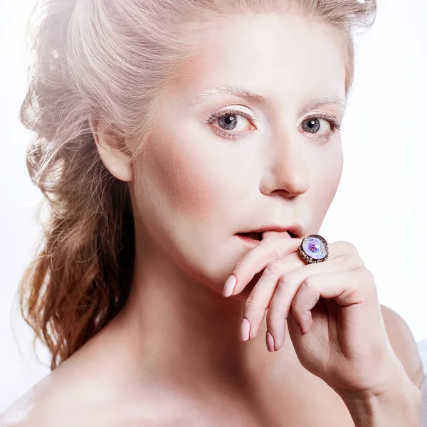 Hermosa chica con glamour maquillaje de Navidad — Foto de Stock