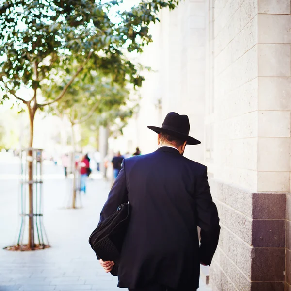 Jewish business man in the street — Stock Photo, Image