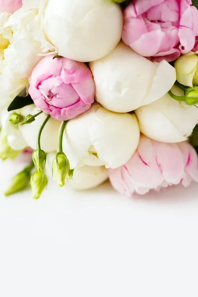 Wedding bouquet of ranunculus and peony — Stock Photo, Image