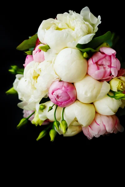 Wedding bouquet of ranunculus and peony — Stock Photo, Image