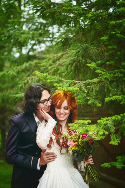 Allegro giovane coppia sposata — Foto Stock