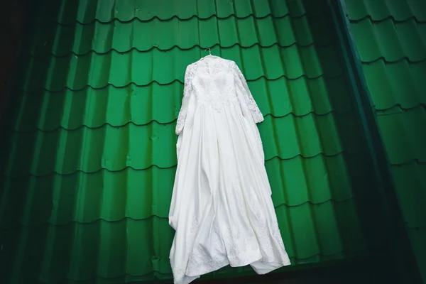 White wedding dress ready for bride — Stock Photo, Image