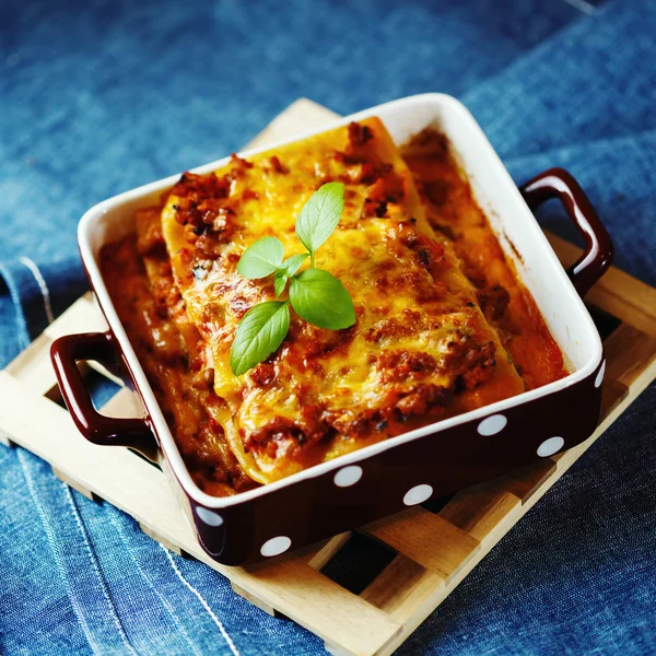 Nourriture italienne. Assiette lasagne . — Photo