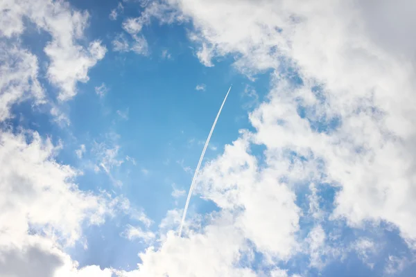 Airplane high in blue sky — Stock Photo, Image