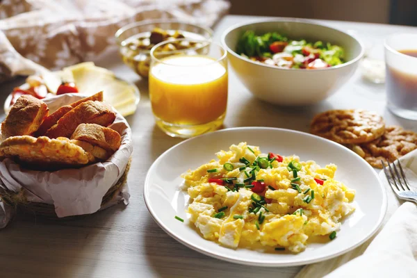 Breakfast Table with Scrambled Eggs — Stock Photo, Image