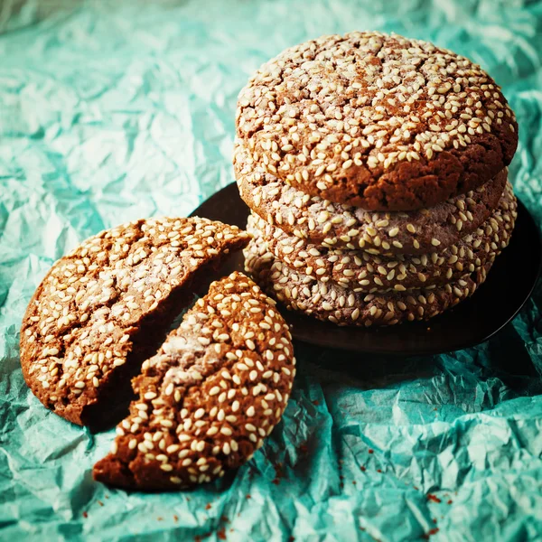 Galletas recién horneadas saludables con sésamo — Foto de Stock