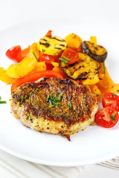 Roasted meat steak with veggies — Stock Photo, Image