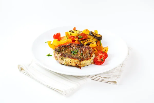 Roasted meat steak with veggies — Stock Photo, Image