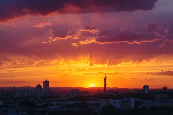 Epic Dramatic Sunset Sky in Industrial City — Stock Photo, Image