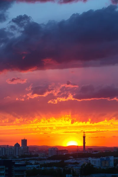 Epic Dramatic Sunset Sky in Industrial City — Stock Photo, Image