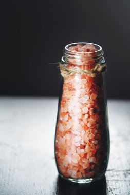 Pembe Himalaya tuz kristallerinin otantik kase 