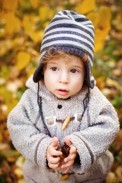 Ritratto di bambino carino da vicino 1.5 - 2 anni — Foto Stock