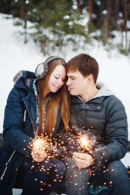 Kutlama Noel tatil maytap ile Çift 