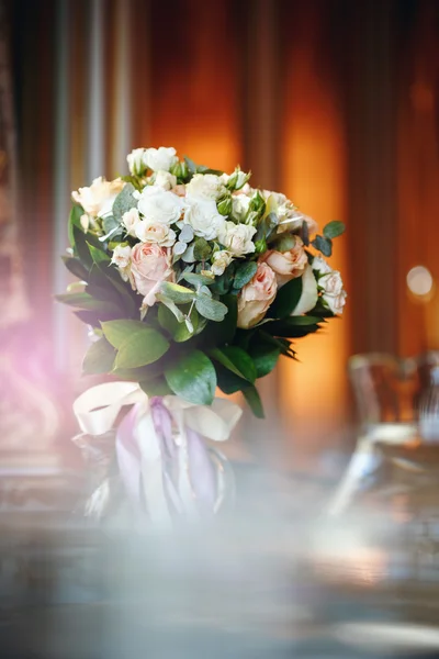 Luxurious Bouquet with White and Cream Roses — Stock Photo, Image