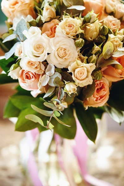 Wedding Bouquet with White and Cream Little Roses — Stock Photo, Image