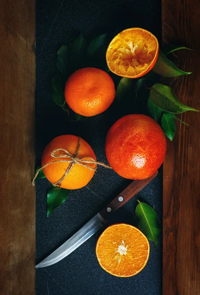 Bodegón con naranjas jugosas maduras —  Fotos de Stock