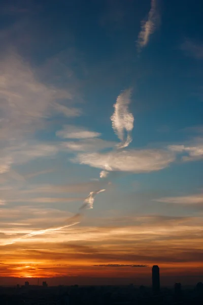 Céu por do sol com belas nuvens — Fotografia de Stock