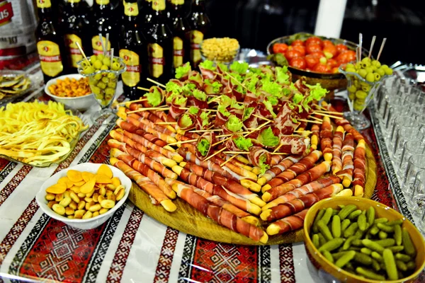 Aperitivo buffet de pie — Foto de Stock