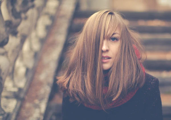 Portrait of a beautiful girl on a cold day — Stock Photo, Image