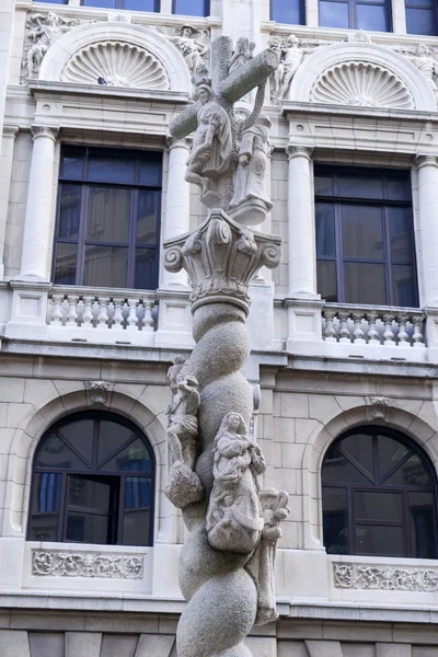 Monumento en la Plaza San Francisco de Asis en La Habana , —  Fotos de Stock