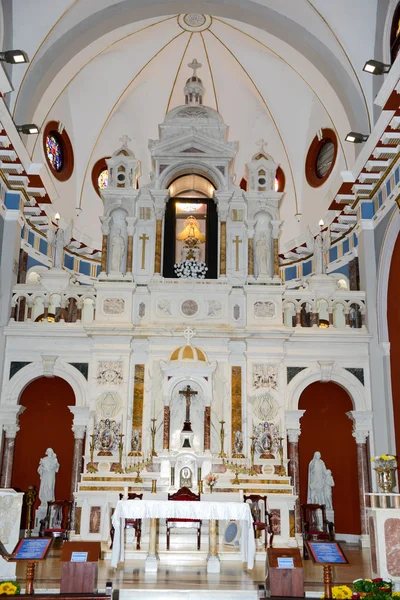 Interior de la iglesia y santuario de El Cobre — Foto de Stock