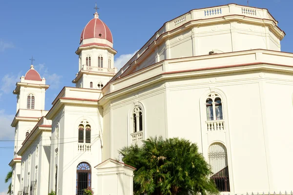 El Cobre очень известная церковь в 13 км от Сантьяго-де-Куба — стоковое фото
