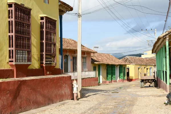 Πολύχρωμα σπίτια παραδοσιακά στο αποικιακή πόλη της Τρινιντάντ — Φωτογραφία Αρχείου