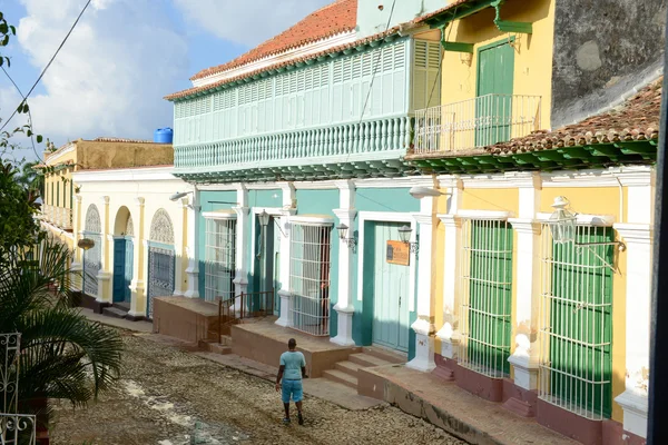 Fargerike tradisjonelle hus i kolonibyen Trinidad – stockfoto